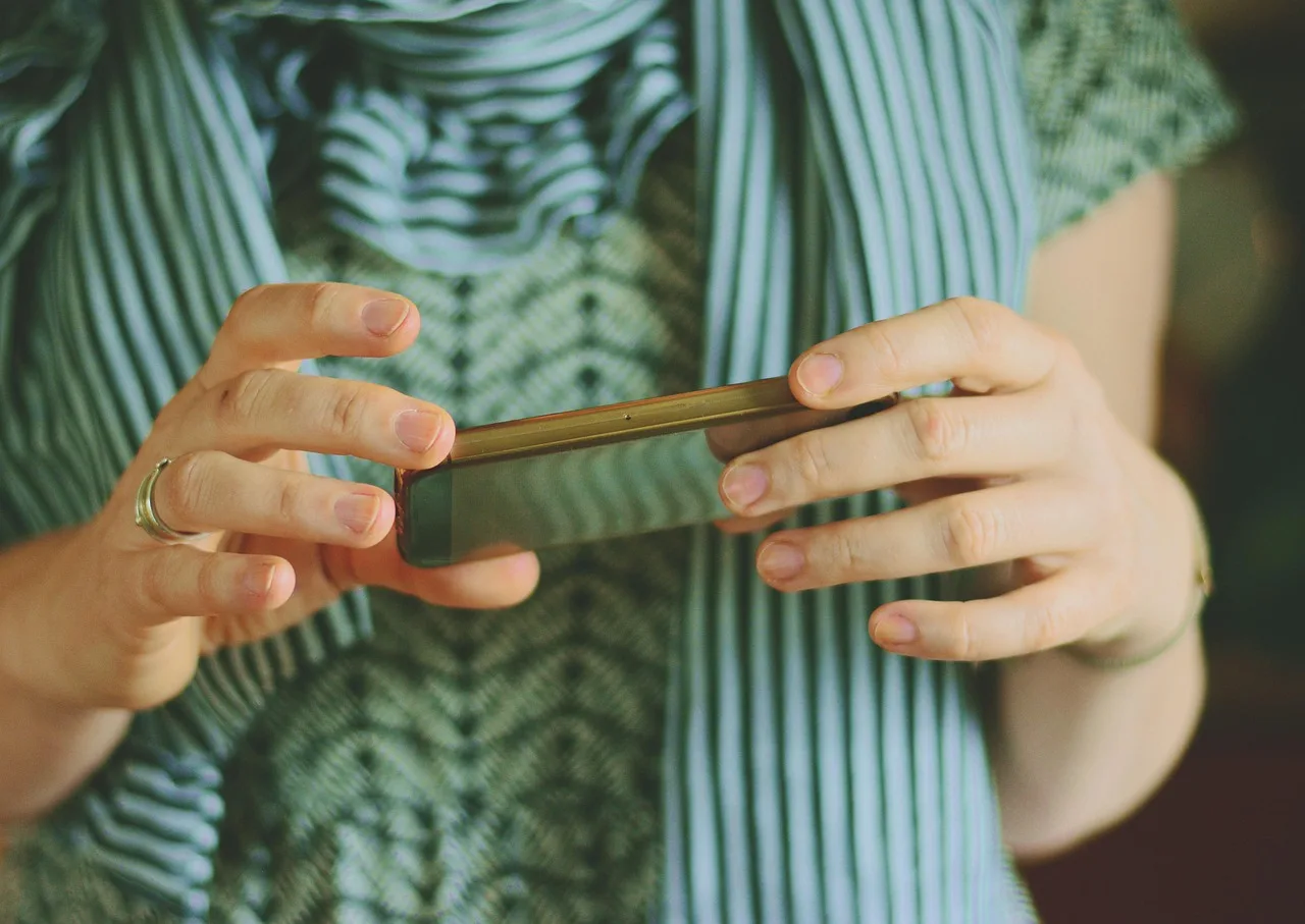 mobile, smartphone, phone, technology, communication, advertisement, contact, call, digital, hands, woman, news, connection, sms, communicate, modern. Canadian ecommerce SMS retention tools: Twilio vs Klaviyo vs Postscript