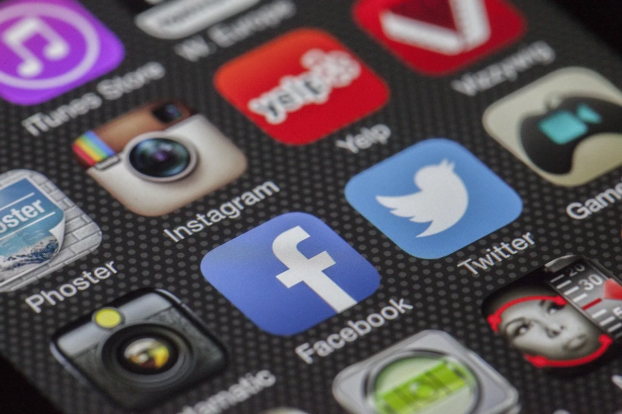 phone, display, apps, applications, screen, phone applications, mobile phone, smartphone, cellphone, phone screen, phone display, twitter, facebook, instagram, multimedia, social media, social network, social networking, mobile, facebook, social media, social media, social media, social media, social media. How to evaluate ecommerce social media trends
