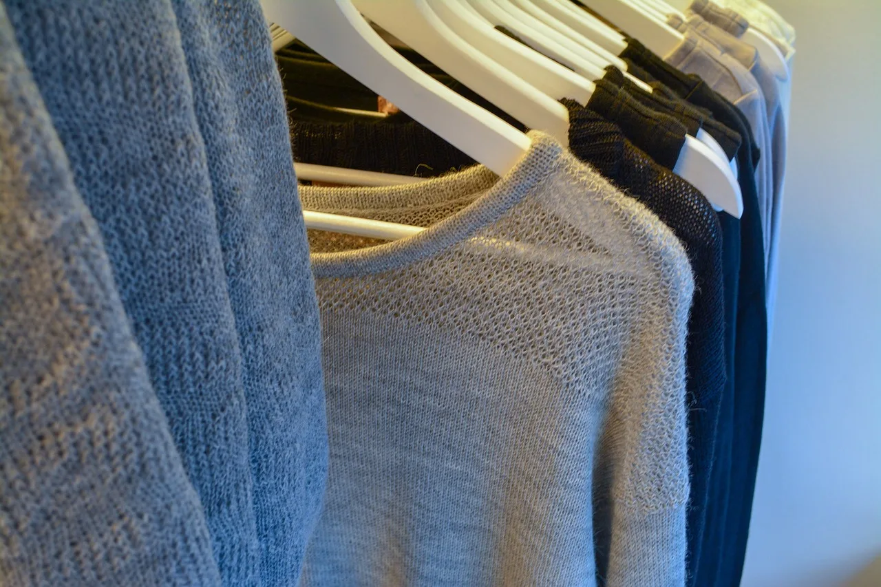 clothing, rack, clothes, wardrobe, hang, retail, fashion, textile, garment, design, cloth, apparel, blue fashion, blue clothes. Shop the look modules: return math and a five step ROI check for US retailers